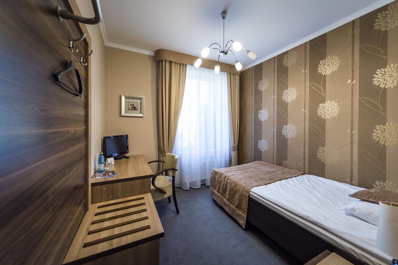 Hotel Restauracja Teczowa Luban Exterior photo